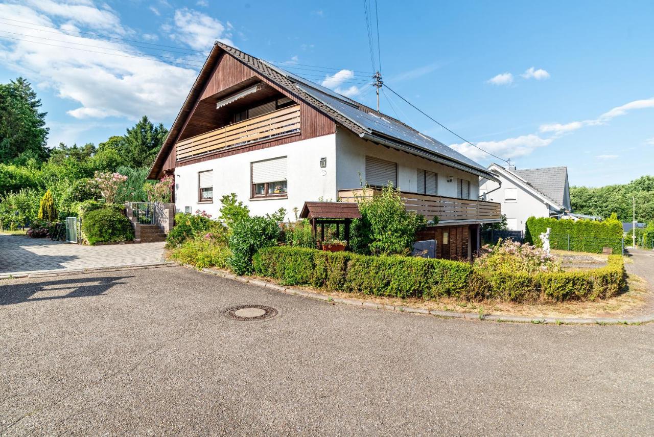 Haus Guenter Und Valeria Apartment Gossersweiler-Stein Bagian luar foto