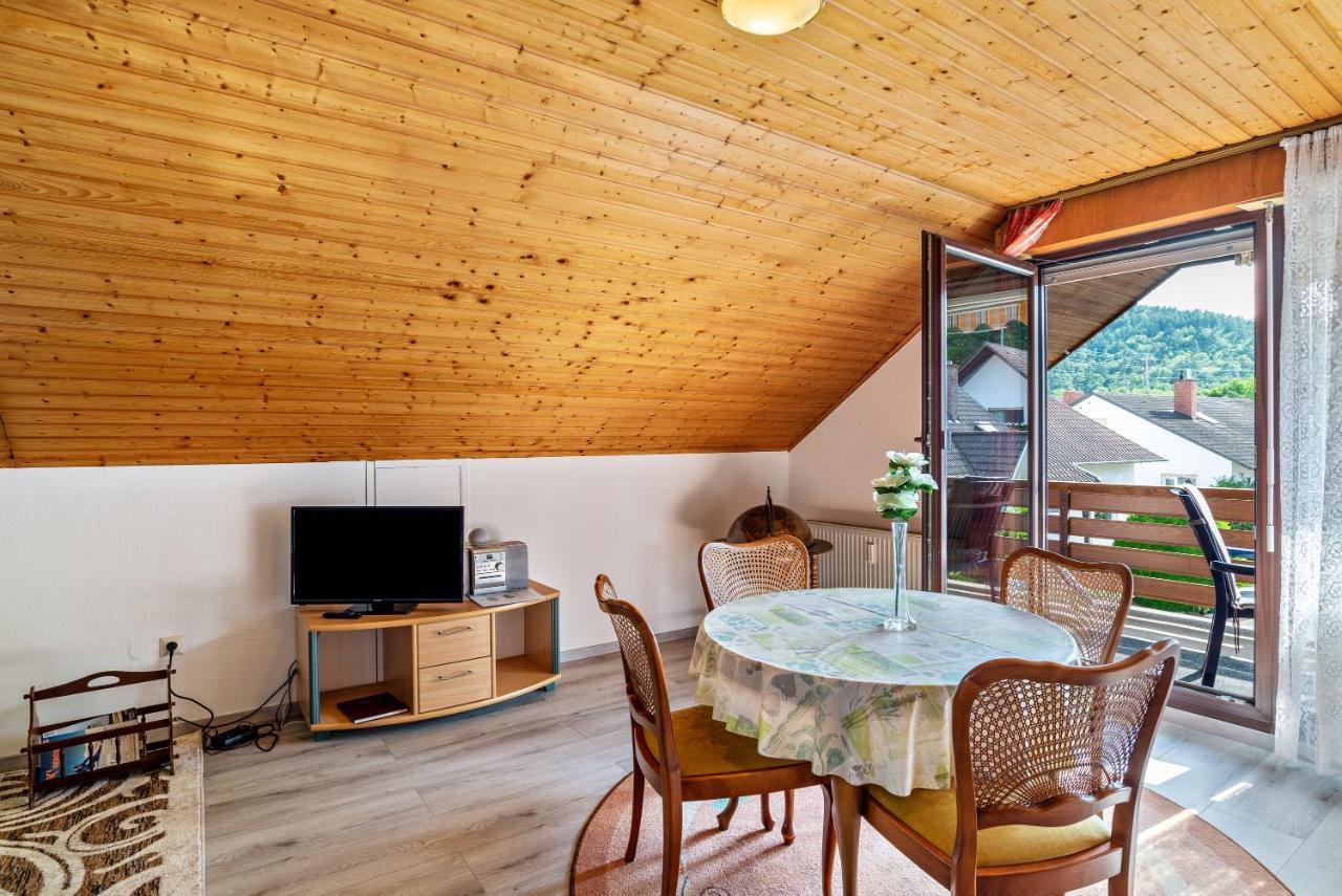 Haus Guenter Und Valeria Apartment Gossersweiler-Stein Bagian luar foto