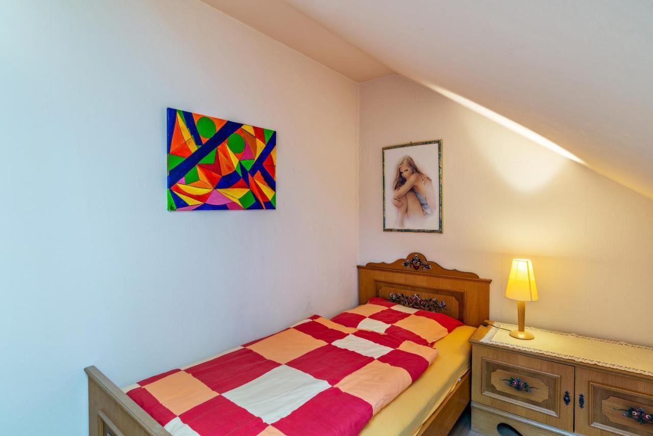 Haus Guenter Und Valeria Apartment Gossersweiler-Stein Bagian luar foto
